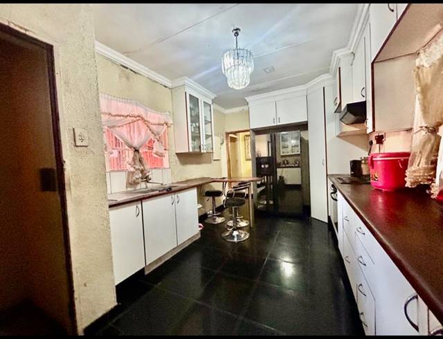 4 BEDROOM HOUSE FOR SALE IN VANDERBIJLPARK CE 4